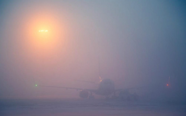 Сильный туман в Якутске мешает самолётам приземлиться