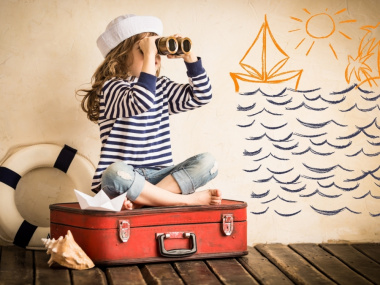 Собираем ребёнка на море: список вещей для маленького путешественника