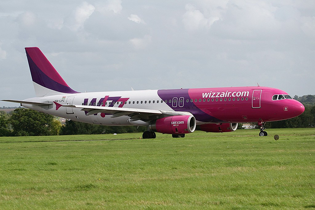 Прямые авиакомпании. Wizz Air. Wizz Air Внуково. Wizzair Лондон. Wizz Air логотип.