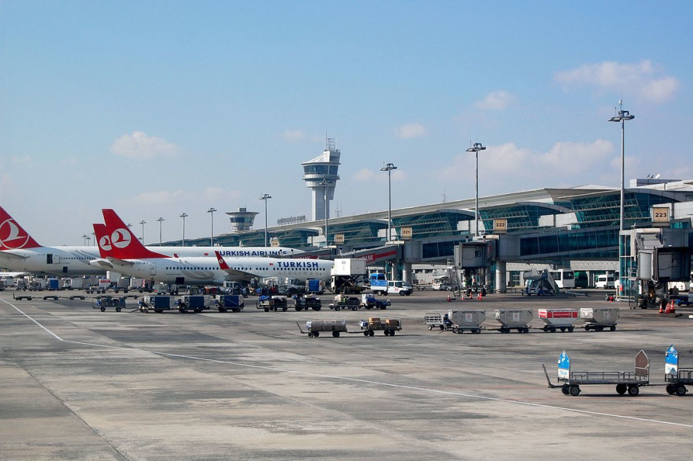 Аэропорт istanbul airport. Аэропорты Турции Ататюрк. Международный аэропорт Ататюрка Стамбул. Стамбул аэропорт Ата турк. Аэропорт Ататюрк Стамбул новый.